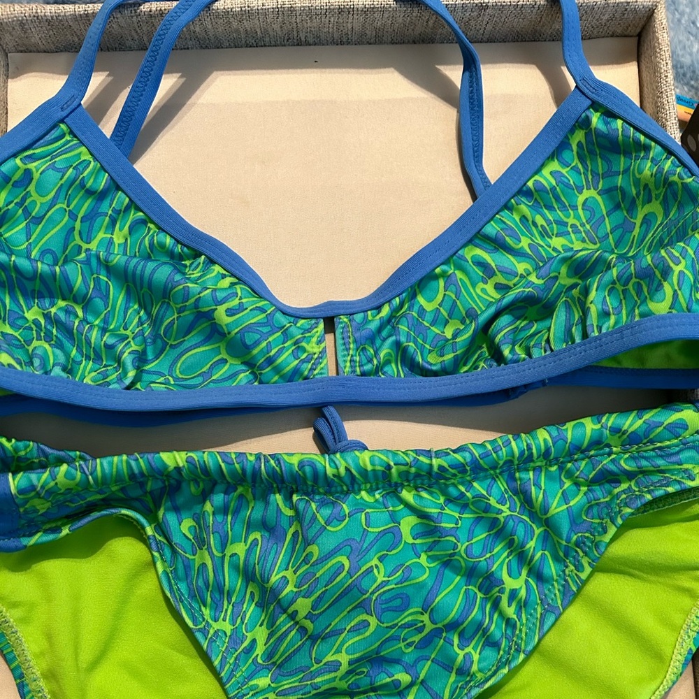 Women’s 2 piece swimsuit size X-Large